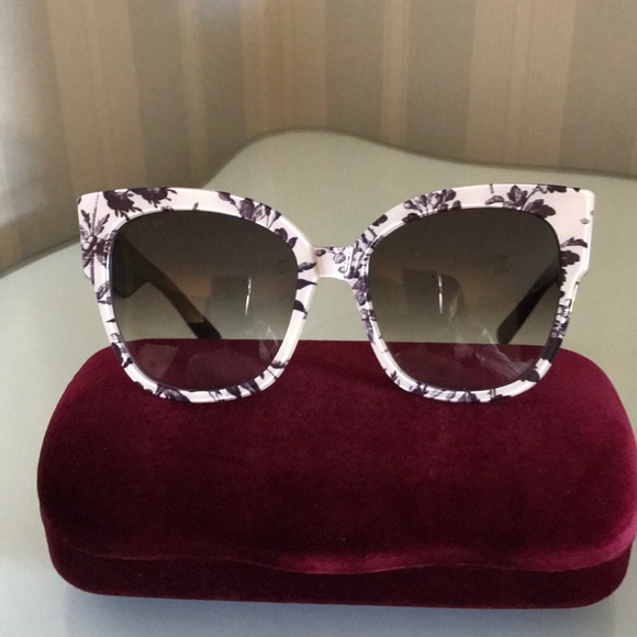 Gucci Accessories - NWOT Gucci Floral Print Square Sunglasses